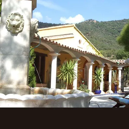 - Chambres D'hotes Castelmau Bed & Breakfast *