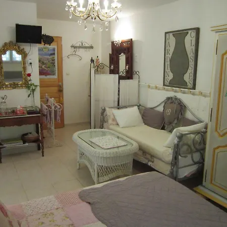 - Chambres D'hotes Castelmau Bed & Breakfast *