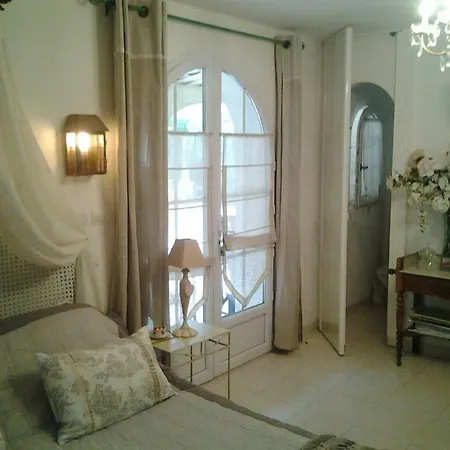- Chambres D'hotes Castelmau Bed & Breakfast Le Lavandou