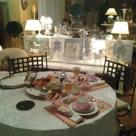 - Chambres D'hotes Castelmau Bed & Breakfast *