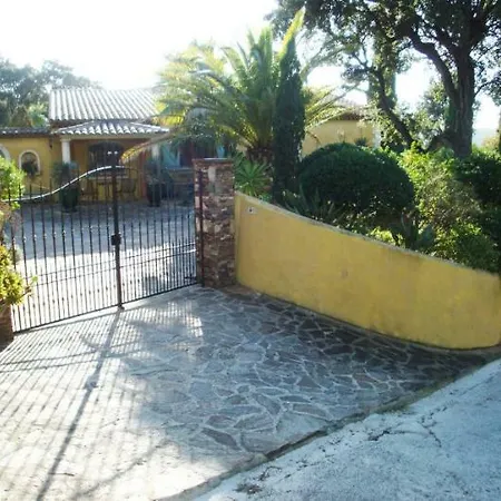 - Chambres D'hotes Castelmau Bed & Breakfast *