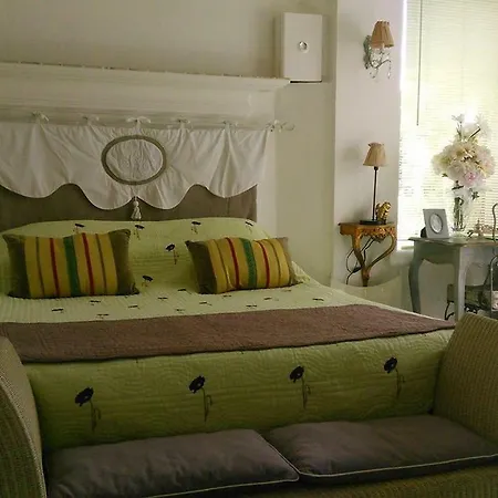 - Chambres D'hotes Castelmau Bed & Breakfast