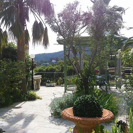 - Chambres D'hotes Castelmau * Le Lavandou