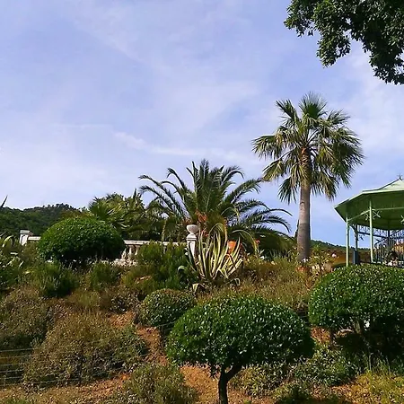 - Chambres D'hotes Castelmau Bed & Breakfast *