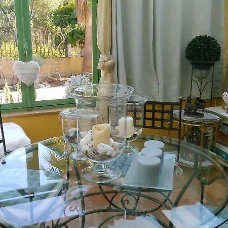 - Chambres D'hotes Castelmau Bed & Breakfast Le Lavandou