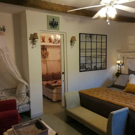 - Chambres D'hotes Castelmau Bed & Breakfast Le Lavandou