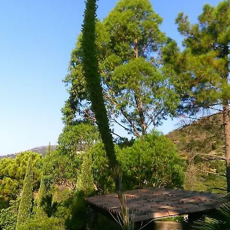 - Chambres D'hotes Castelmau Bed & Breakfast *